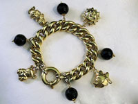 BRACCIALE CON CIONDOLI ORO E ONICE
