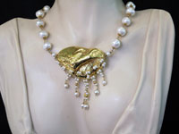 COLLANA DI PERLE CON SASSO CENTRALE